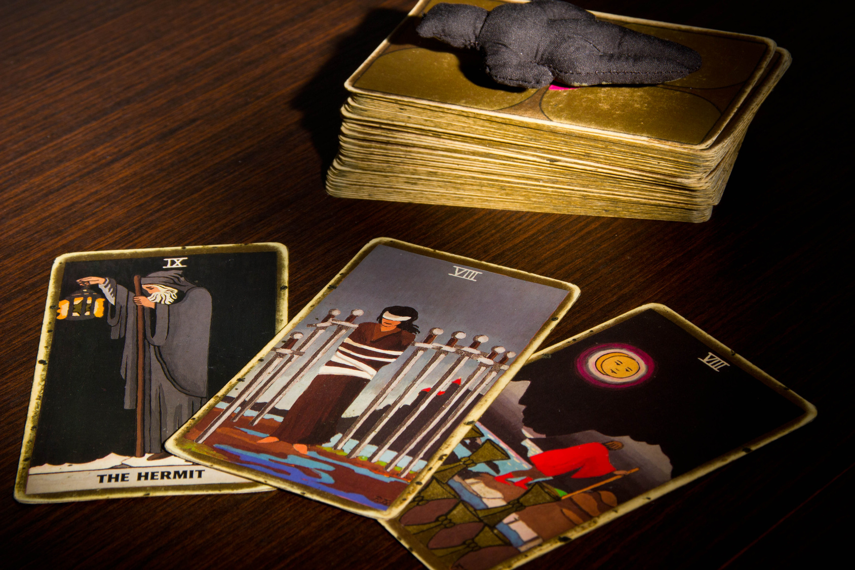 Как вернуть парня? Обряды на любовь. Гадание на картах