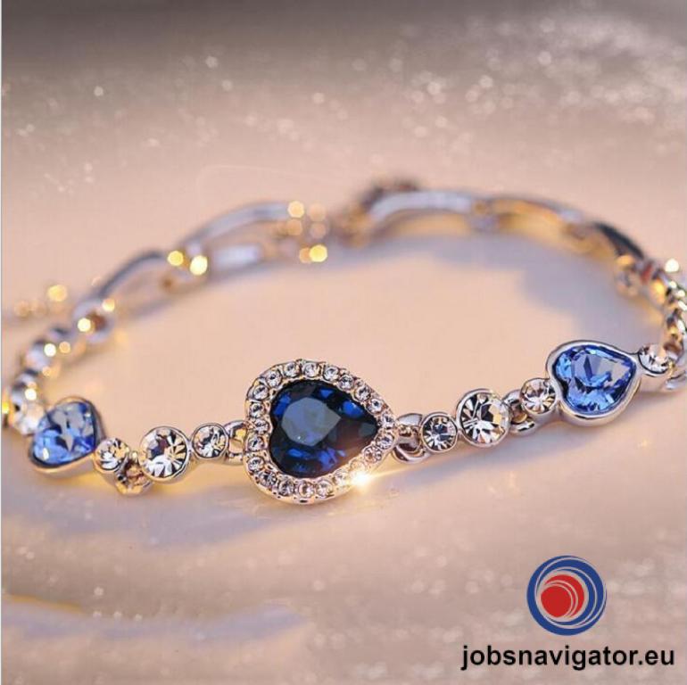 Продам бижутерию.