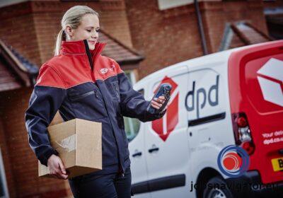 DPD-delivery-driver-with-handheld